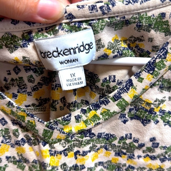 Breckenridge Cotton Patterned V-Neck Top size 1X - Picture 3 of 6